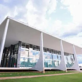 STF anula inclusão de empregados públicos no regime previdenciário de MT