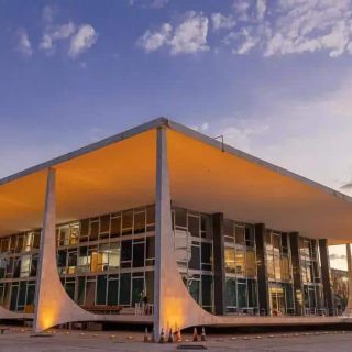 STF autoriza monitoramento do ex-presidente Jair Bolsonaro em prisão domiciliar