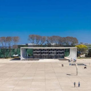 STF inicia julgamento sobre plano de carreira para professores de Curitiba