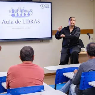 TJRJ lança curso de Libras para remição de pena a réus do regime semiaberto
