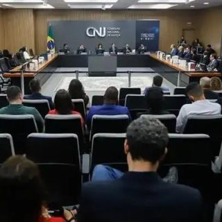 Tribunais brasileiros adotam ferramenta de IA para melhorar julgamentos