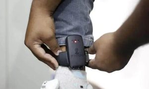 Controle de risco em trabalho na construção civil com dispositivo de monitoramento eletrônico.
