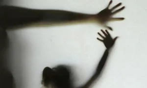 Violência sexual atinge 64 meninas por dia e evidencia desigualdade racial
